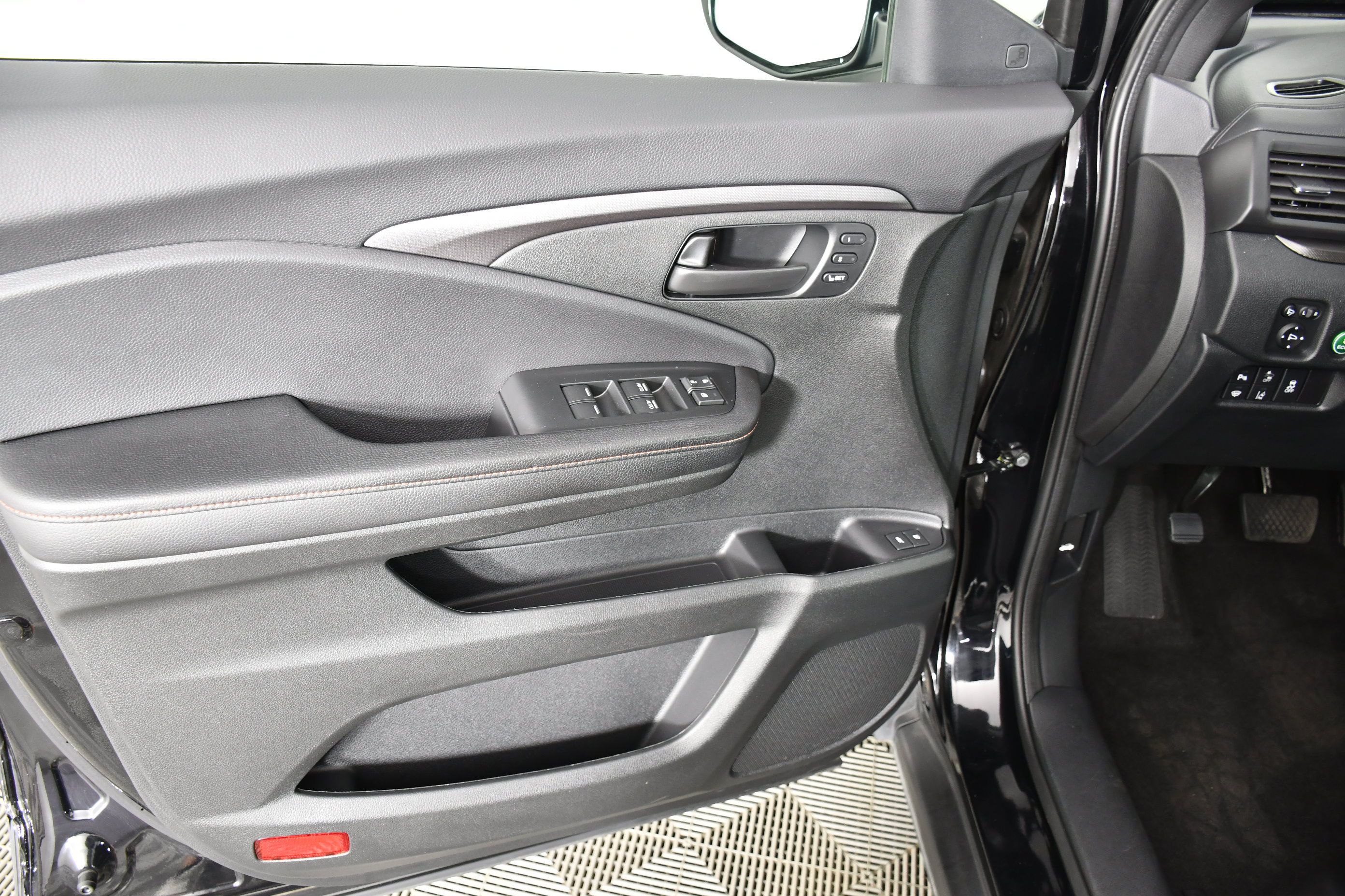 Certified 2023 Honda Passport TrailSport image 37