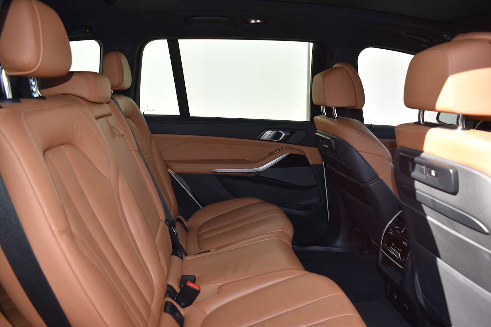 Used 2021 BMW X7 M50i w/ Cold Weather Package AWD/4WD image 13
