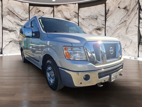 Used 2017 Nissan NV 3500 SL image 3