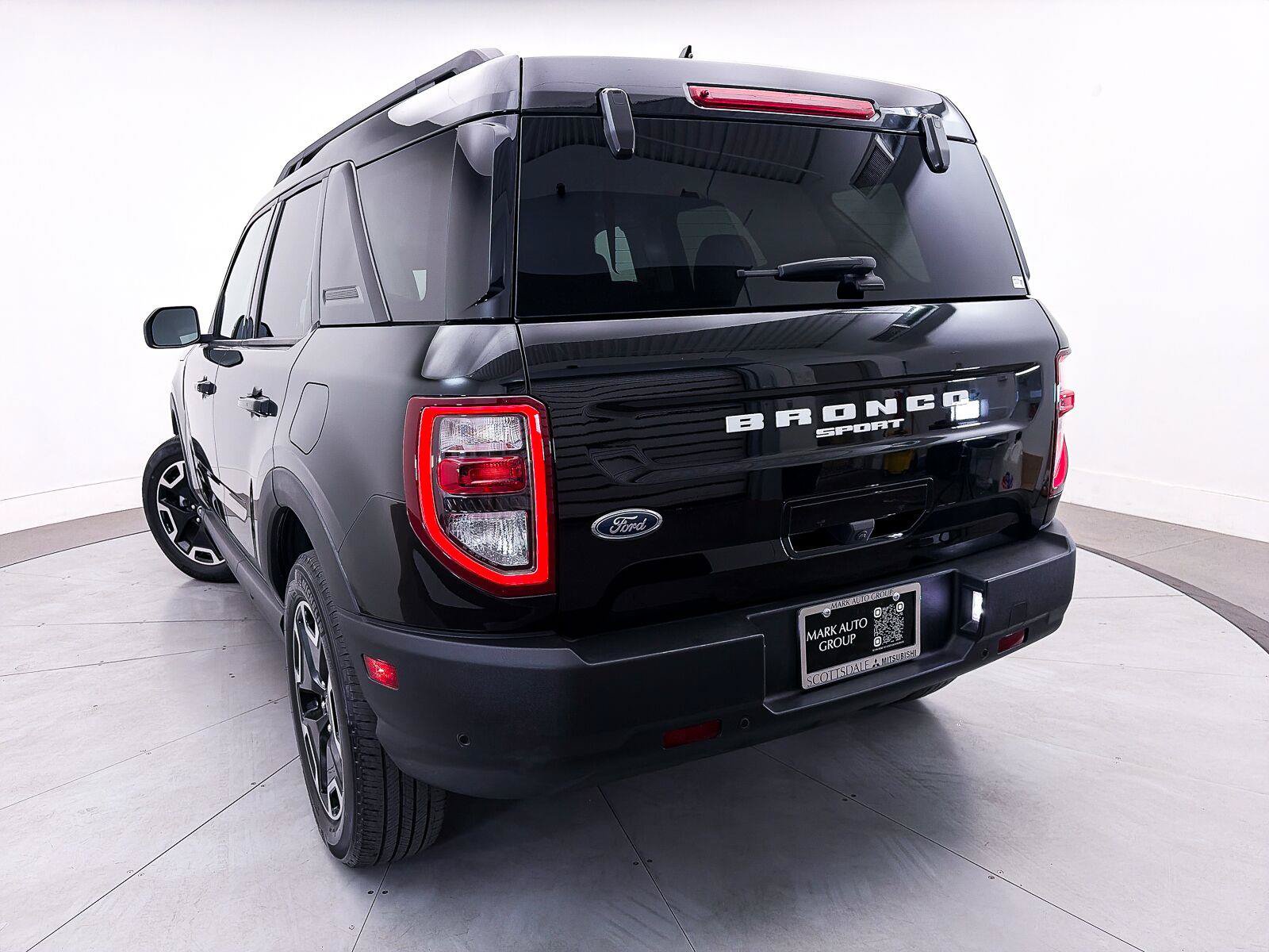 Used 2023 Ford Bronco Sport Outer Banks w/ Tech Package AWD/4WD image 8