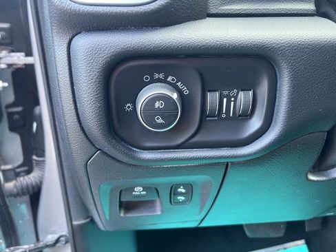 Used 2019 RAM 1500 Big Horn image 18