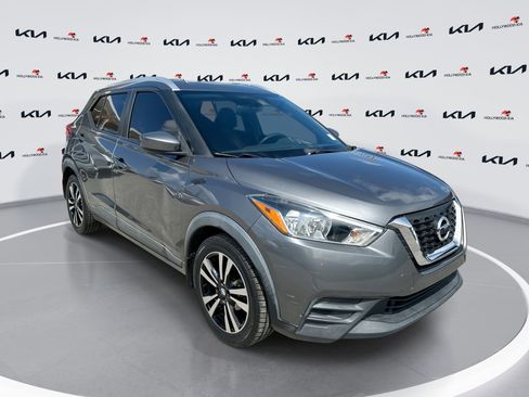 Used 2019 Nissan Kicks SV FWD image 1