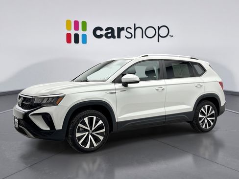 Used 2023 Volkswagen Taos SE image 1