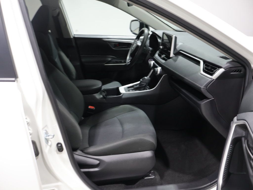 Used 2025 Toyota RAV4 LE AWD/4WD image 22