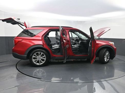 Used 2022 Ford Explorer XLT w/ Equipment Group 202A image 39