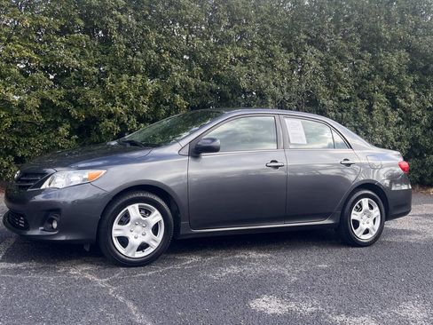Used 2013 Toyota Corolla LE Special Edition image 3
