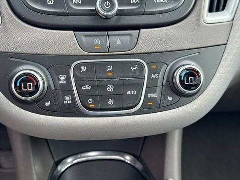 Used 2024 Chevrolet Malibu LT FWD image 33