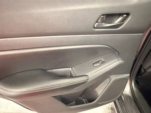Used 2025 Nissan Altima 2.5 SV FWD image 14