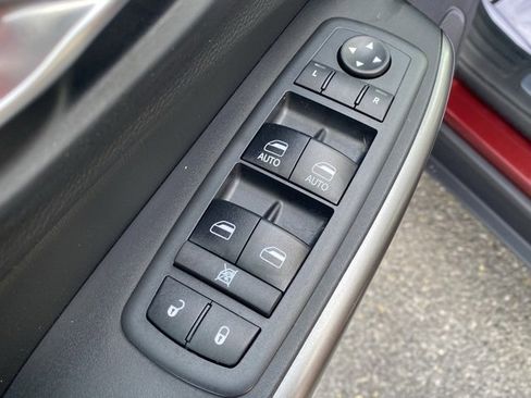 Used 2019 Jeep Cherokee Limited w/ Luxury Group image 13