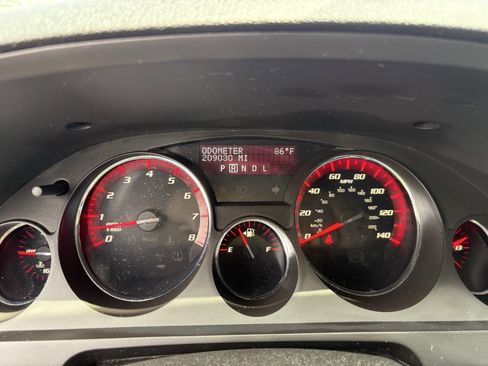 Used 2010 GMC Acadia SLE image 22