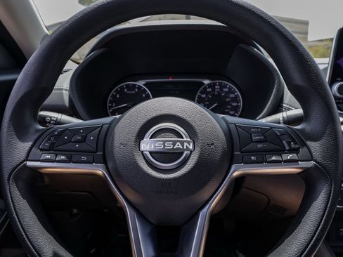 Used 2025 Nissan Sentra SV FWD image 24