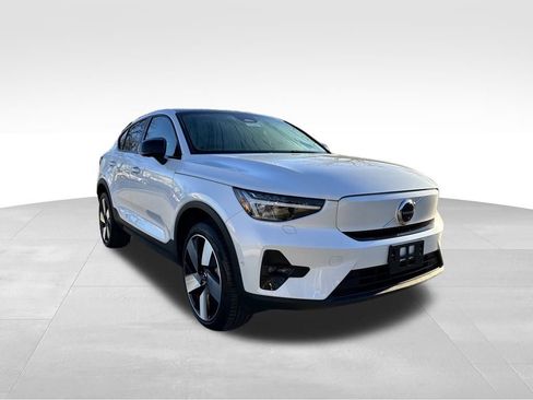 Used 2023 Volvo C40 P8 Recharge Plus w/ Climate Package image 5