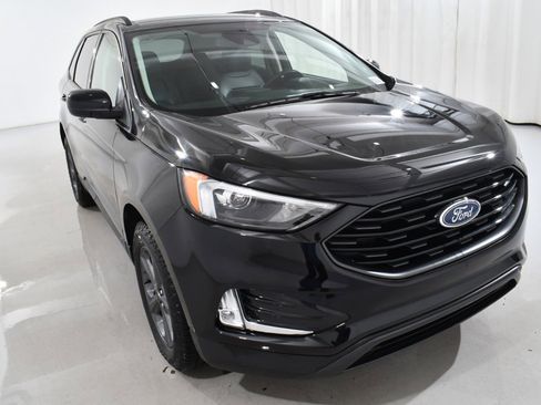 Used 2024 Ford Edge SEL w/ Sport Appearance Package image 4