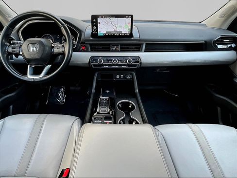 Used 2024 Honda Pilot Touring image 7