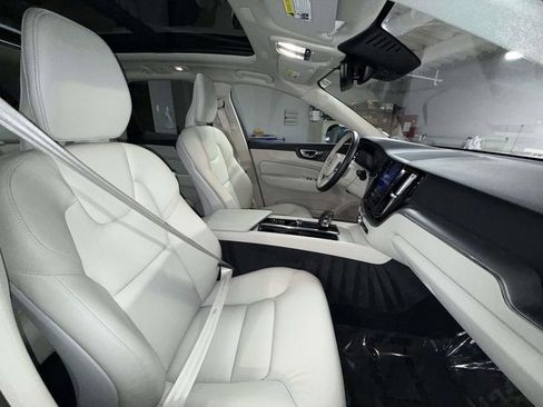 Used 2023 Volvo XC60 B5 Core w/ Climate Package FWD image 14