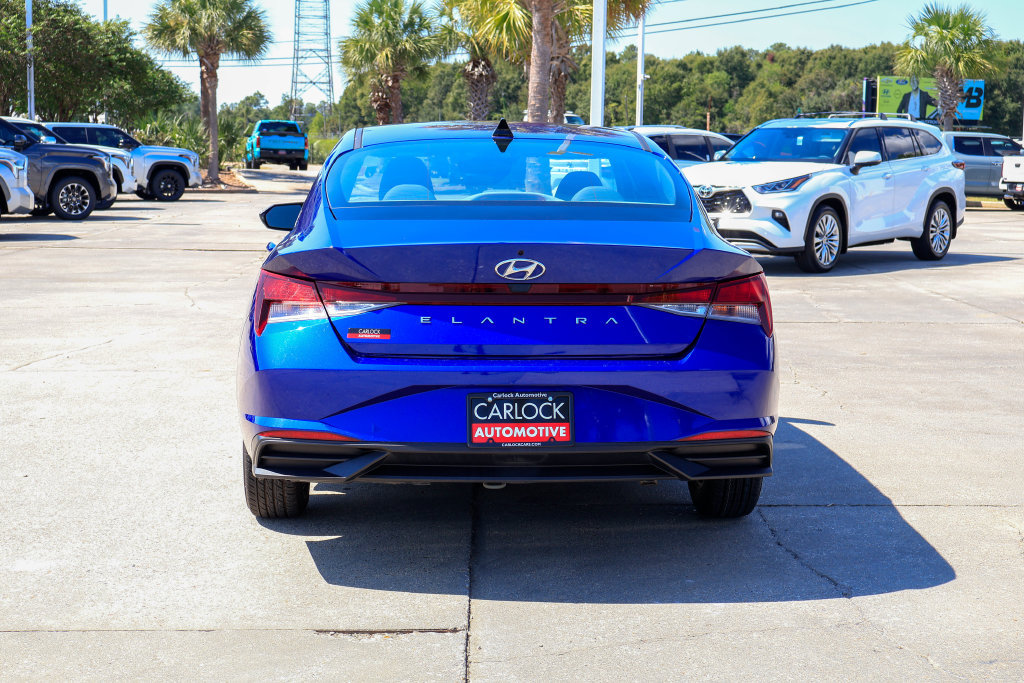 Used 2023 Hyundai Elantra SE w/ Cargo Package FWD image 22