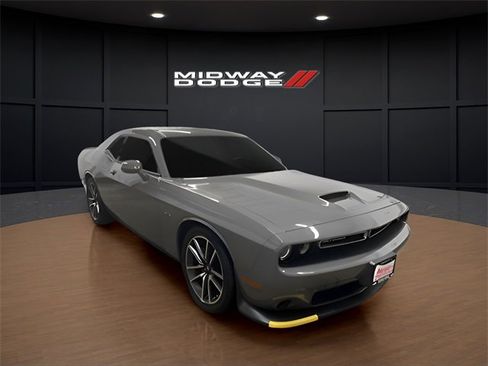 Used 2023 Dodge Challenger R/T image 3