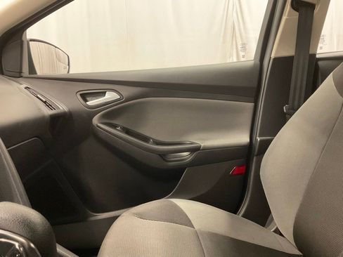 Used 2013 Ford Focus SE w/ SE Winter Pkg image 18