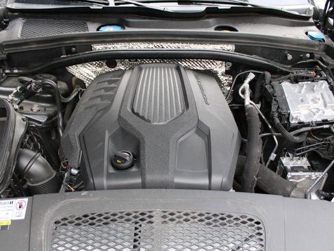 Certified 2023 Porsche Macan Turbo image 30