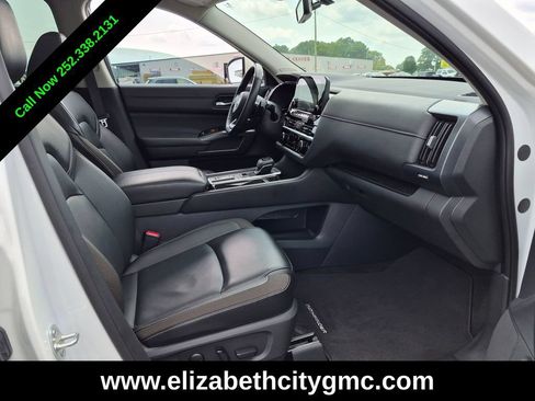 Used 2024 Nissan Pathfinder SL w/ SL Premium Package FWD image 29