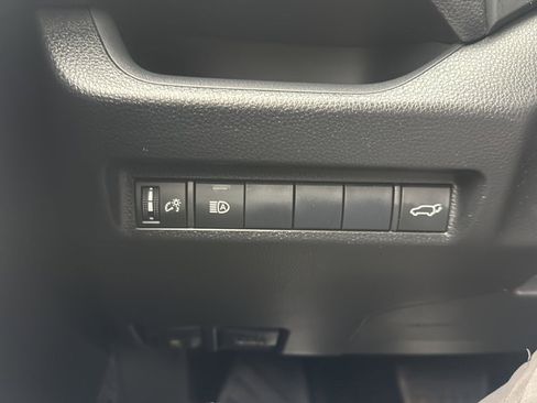 Used 2019 Toyota RAV4 XLE Premium w/ All Weather Liner Package image 28