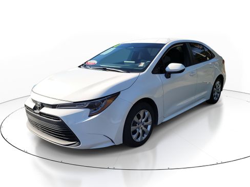 Certified 2024 Toyota Corolla LE image 3