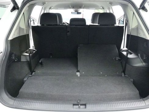 Used 2022 Volkswagen Tiguan SE image 18