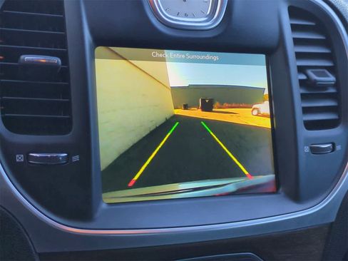 Used 2017 Chrysler 300 C Platinum w/ Safetytec Group II image 29