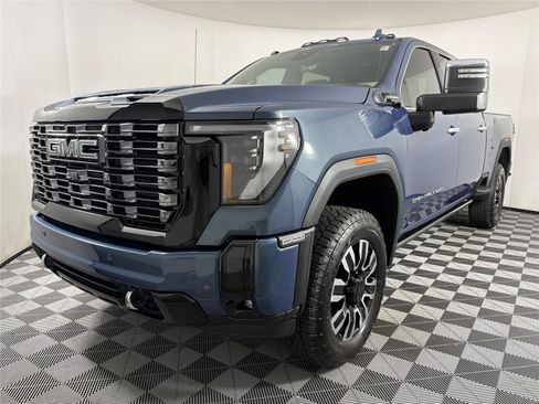 New 2026 GMC Sierra 2500 Denali Ultimate AWD/4WD image 3