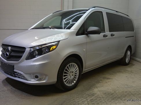 Used 2017 Mercedes-Benz Metris Passenger image 2