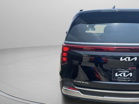 New 2025 Kia Carnival SX FWD image 7