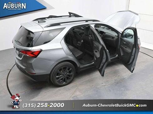 Used 2023 Chevrolet Equinox RS image 38