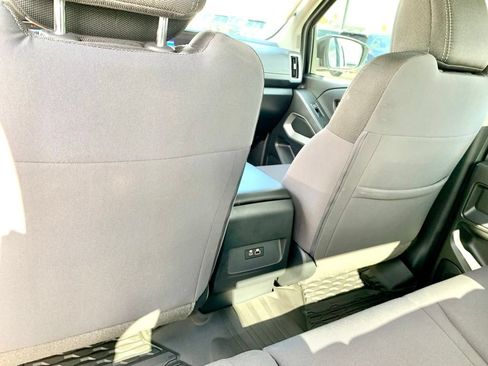 Used 2025 Nissan Frontier SV RWD image 15