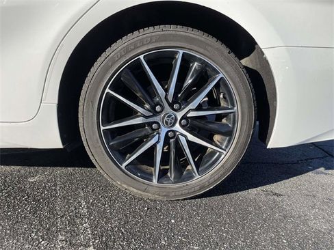 Used 2022 Toyota Camry SE image 9