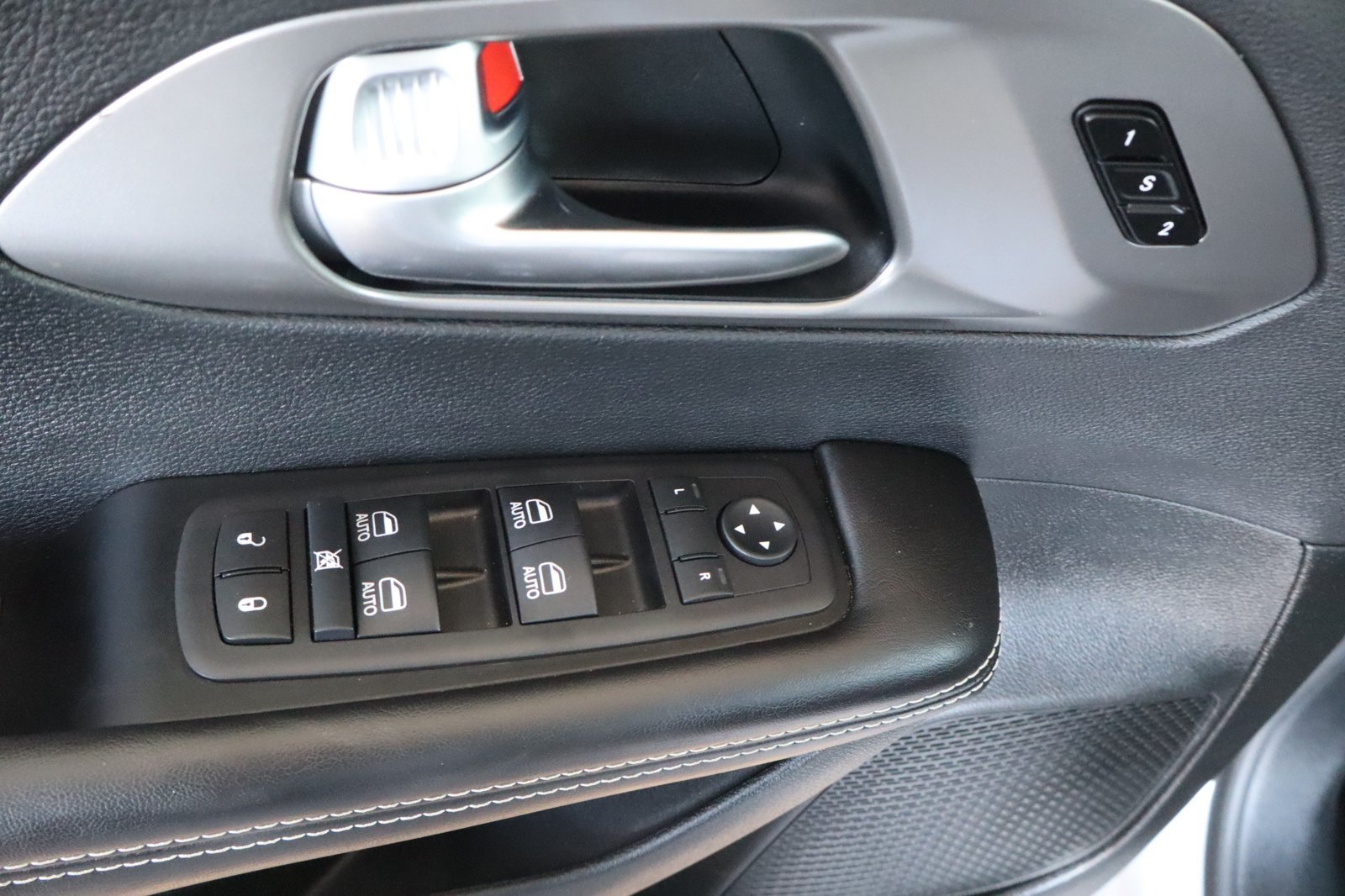 Used 2026 Chrysler Pacifica Select FWD image 19