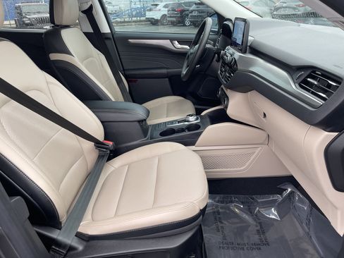 Used 2022 Ford Escape Titanium w/ Class II Trailer Tow Package image 16