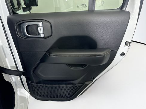 Used 2024 Jeep Wrangler Sahara image 28