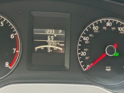 Used 2011 Volkswagen Jetta SE FWD image 25