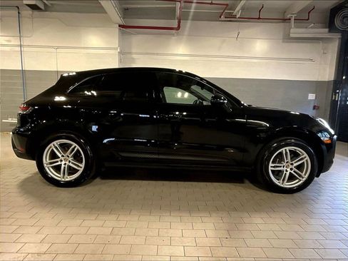 Certified 2023 Porsche Macan image 6