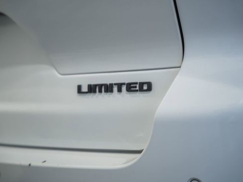 Used 2022 Jeep Grand Cherokee L Limited w/ Black Appearance Package AWD/4WD image 10