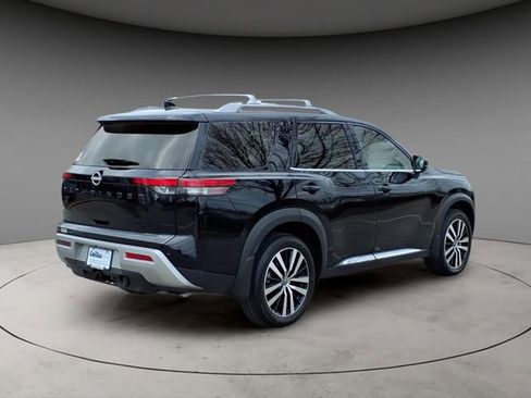 Used 2025 Nissan Pathfinder Platinum w/ Black Appearance Package image 9