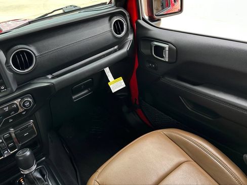 Used 2022 Jeep Wrangler Unlimited Sahara w/ LED Lighting Group AWD/4WD image 30