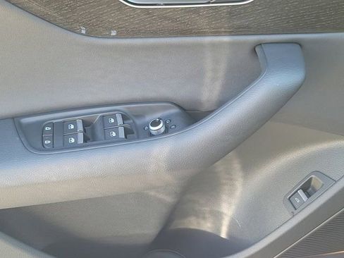 Certified 2025 Audi Q7 2.0T Premium w/ Convenience Plus Package image 21