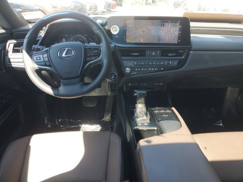 Certified 2022 Lexus ES 300h w/ Premium Package image 12