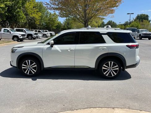 Used 2023 Nissan Pathfinder Platinum w/ Cargo Package FWD image 4