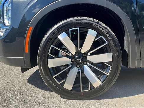 New 2025 Mitsubishi Outlander SE image 12