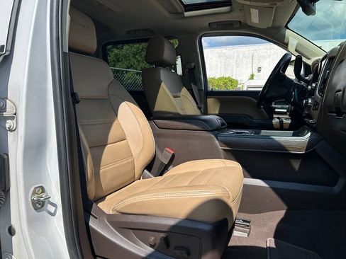 Used 2019 GMC Sierra 2500 Denali w/ Duramax Plus Package AWD/4WD image 18