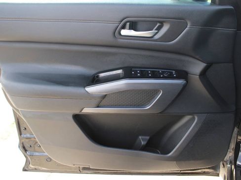 Used 2024 Nissan Pathfinder SL AWD/4WD image 16