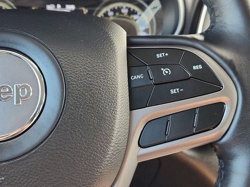 Used 2019 Jeep Cherokee Latitude Plus w/ Cold Weather Group AWD/4WD image 38