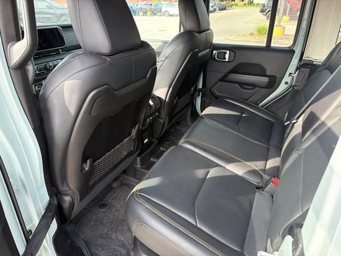 Used 2024 Jeep Wrangler Unlimited Sahara w/ Safety Group AWD/4WD image 10